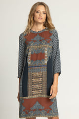 Wyszczuplająca sukienka w orientalny wzór