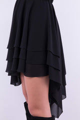 Wyjściowa czarna sukienka z dłuższym tyłem