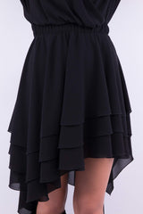 Wyjściowa czarna sukienka z dłuższym tyłem