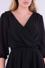 Wyjściowa czarna sukienka z dłuższym tyłem