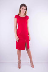 Klasyczna czerwona sukienka z rozcięciem