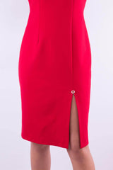 Klasyczna czerwona sukienka z rozcięciem