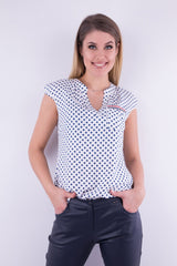 Biała bluzka w grantowe groszki
