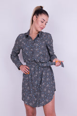 KOSZULOWA SUKIENKA Z KWIATOWYM PRINTEM