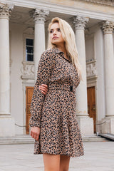 Sukienka w drobne kwiatki z paskiem