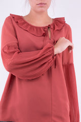 Szykowna bluzka z plisowanym rękawem