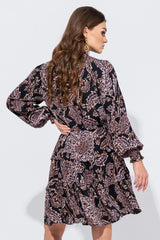 CZARNA SUKIENKA W KWIATY Z FALBANAMI