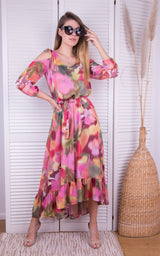 Długa sukienka z odkrytymi ramionami