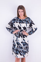 Wyszczuplająca sukienka z zakładkami